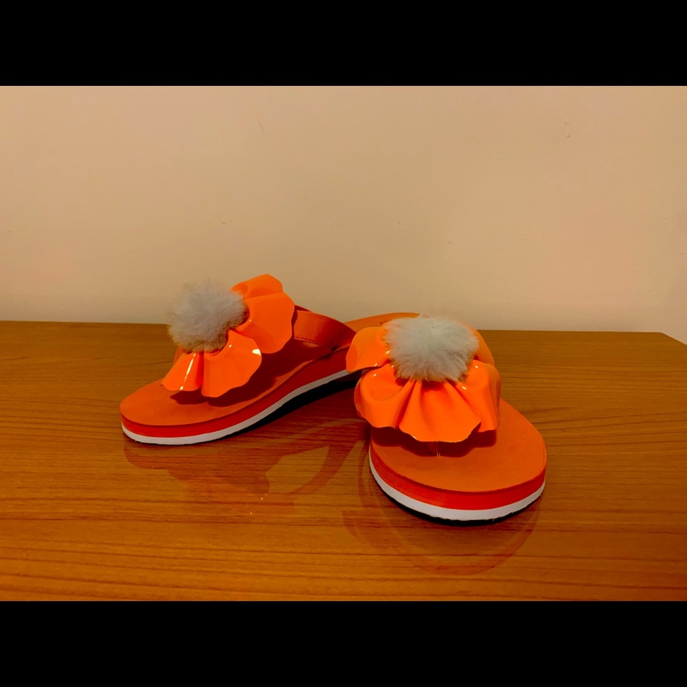 Ugg flip flops